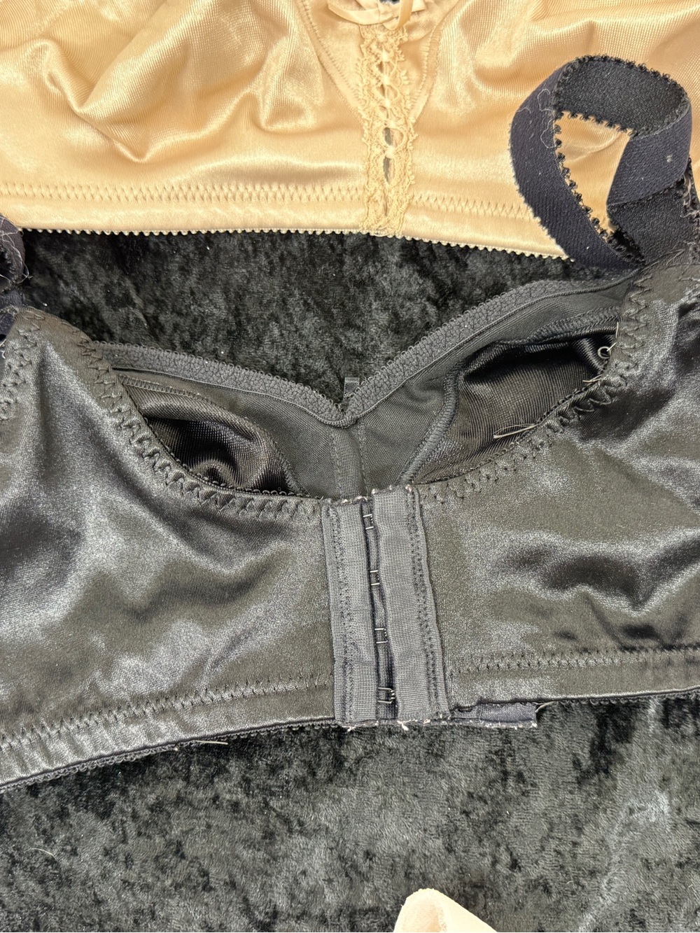 Women’s Bali Bra 3 as shown plus free pink one needs sewn in spot shown in pic - Picture 3 of 6